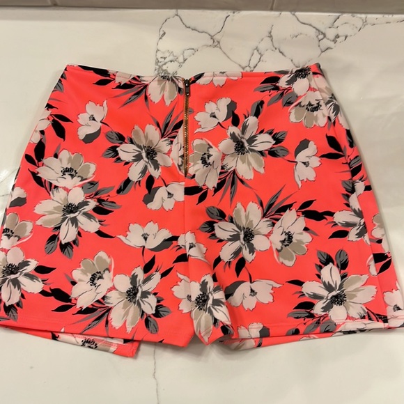 Hollister skorts, super cute 🌸 - Picture 2 of 3
